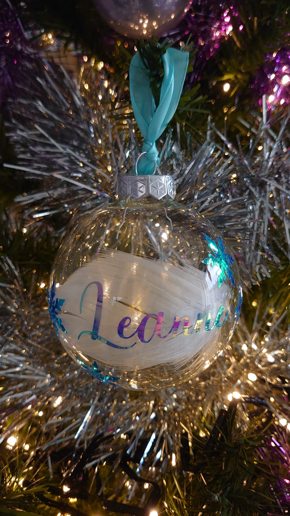 Kerstbal met naam, sneeuwvlokken