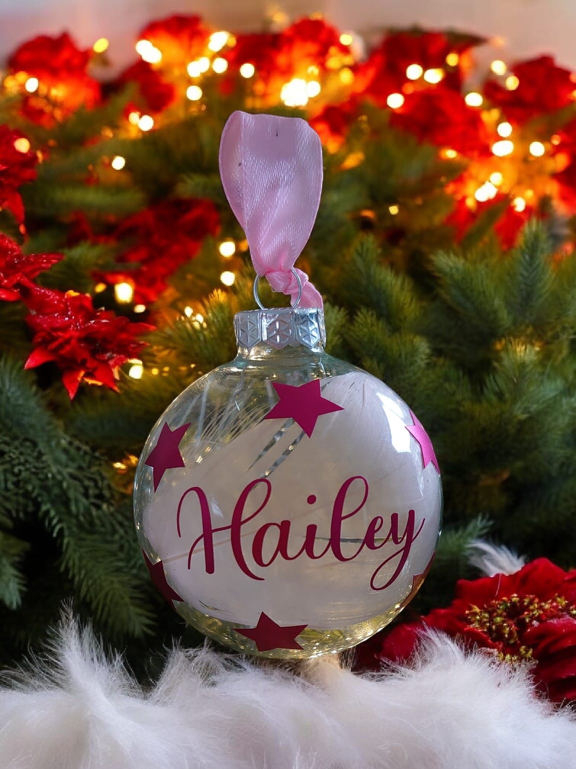 Kerstbal met naam, sterren.