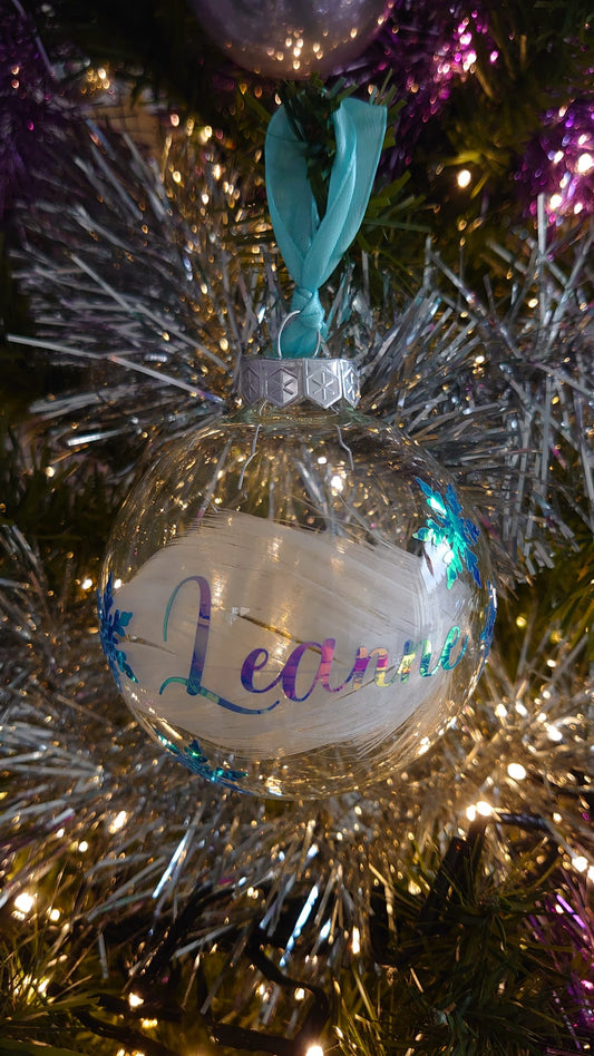 Kerstbal met naam, sneeuwvlokken