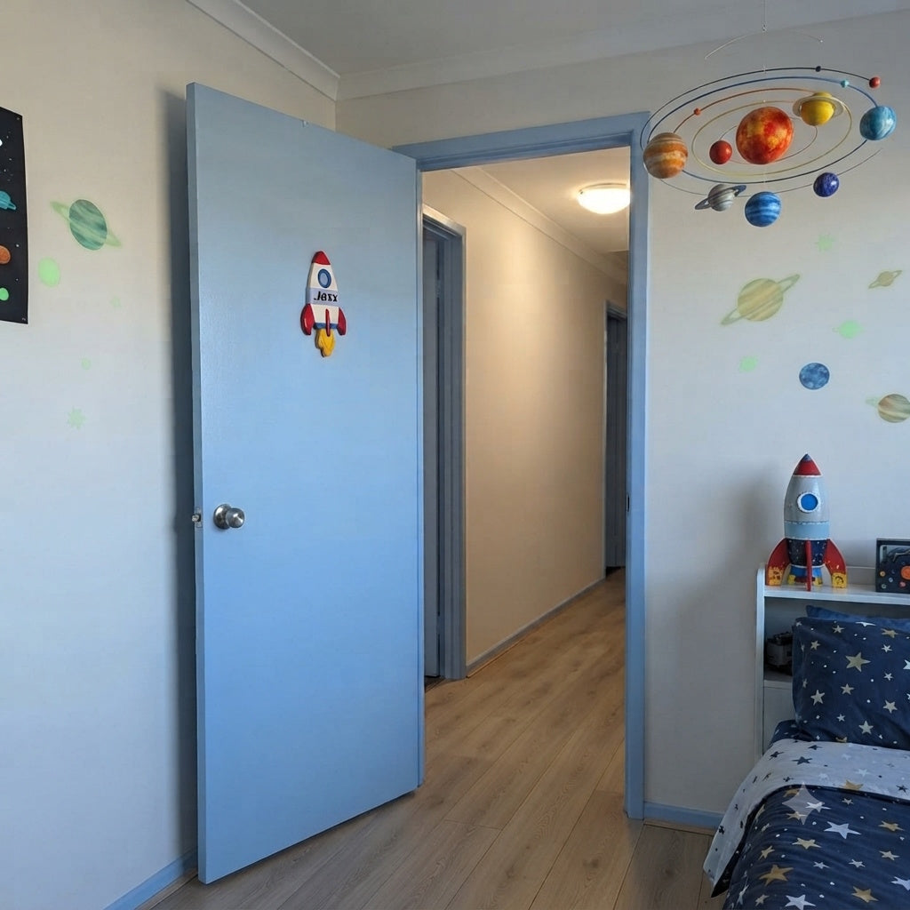 Naambordje Raket – Gepersonaliseerd Kindercadeau & Kinderkamer Decoratie