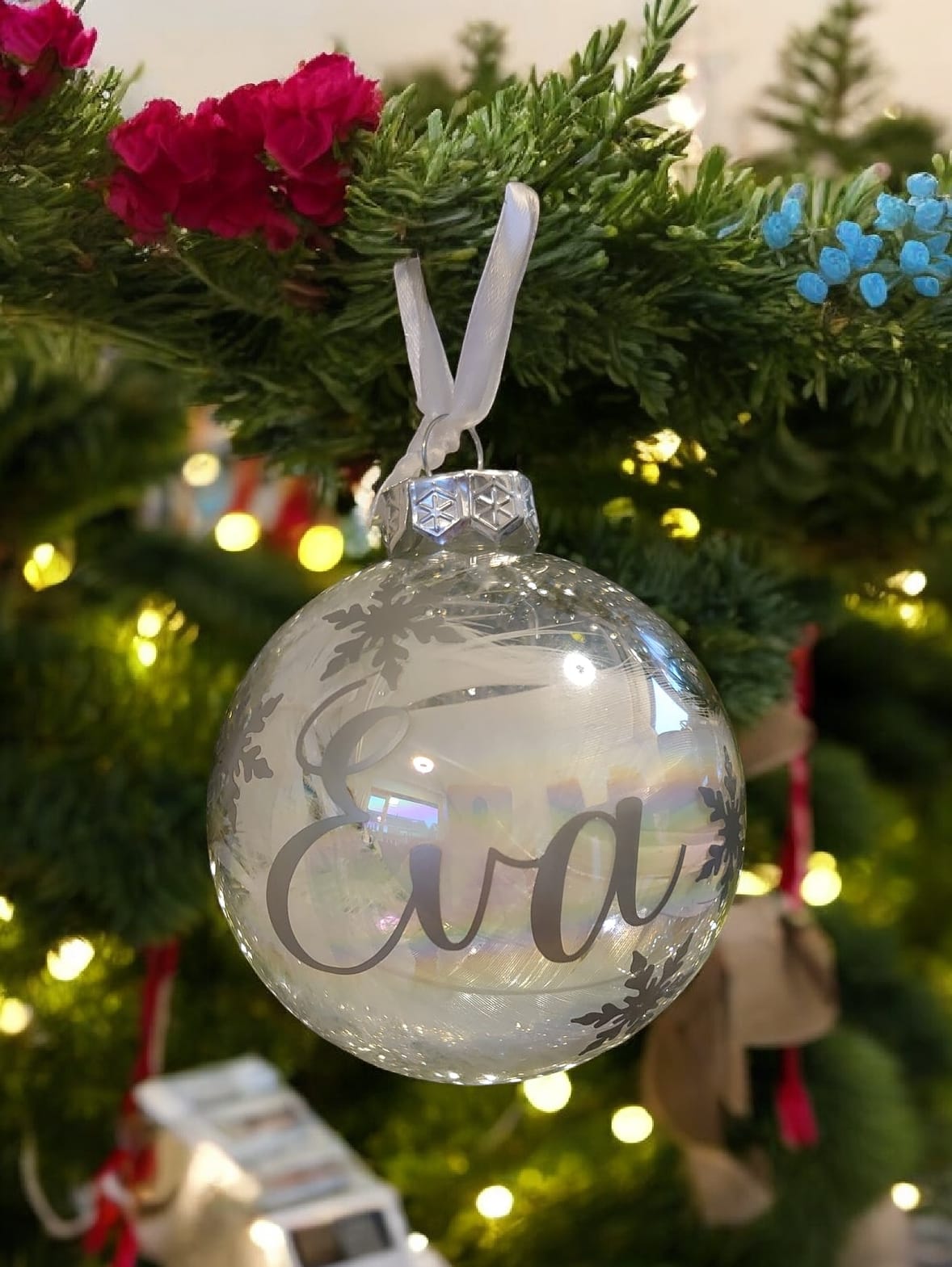 Kerstbal met naam, sneeuwvlokken