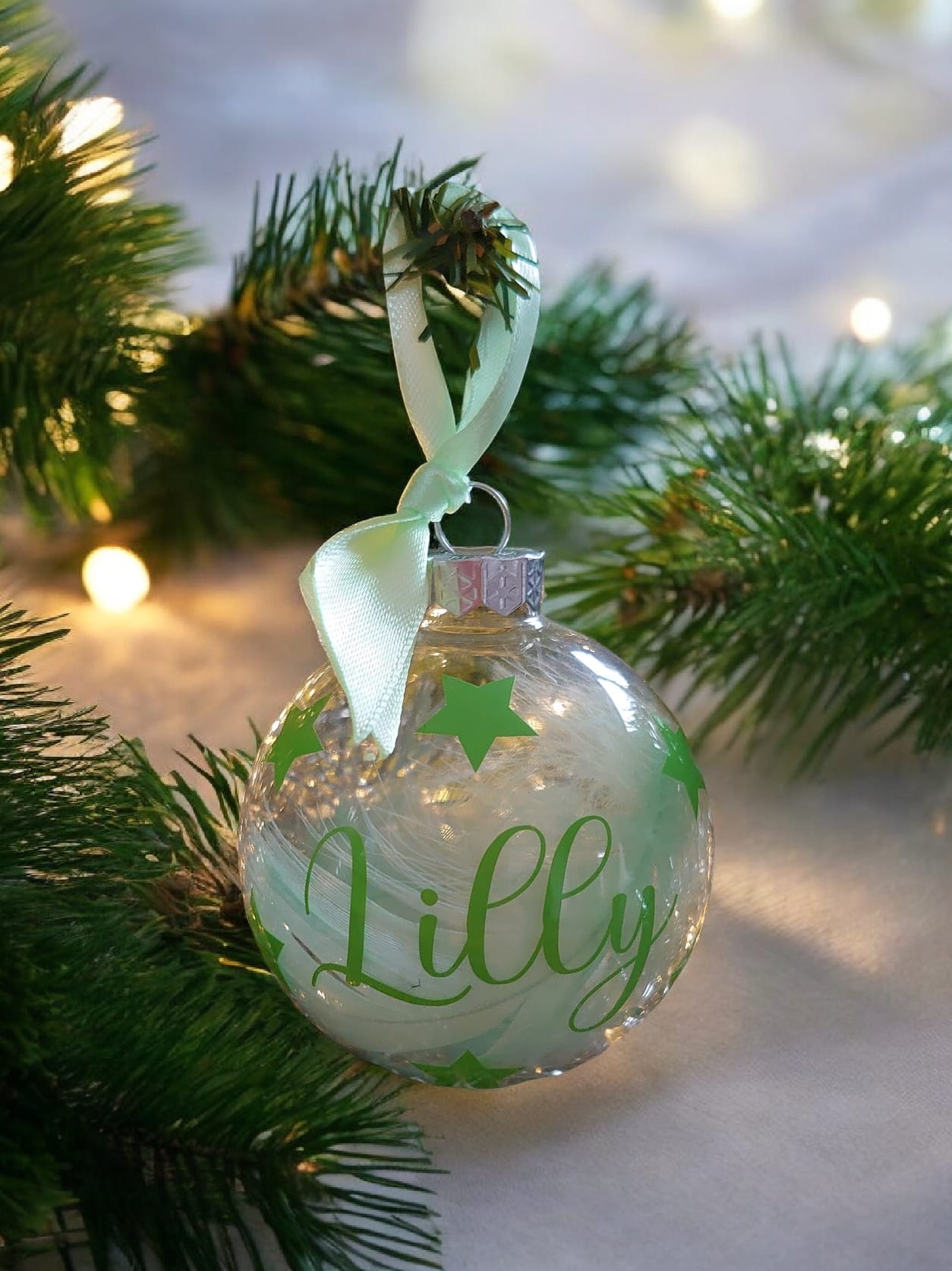 Kerstbal met naam, sterren.